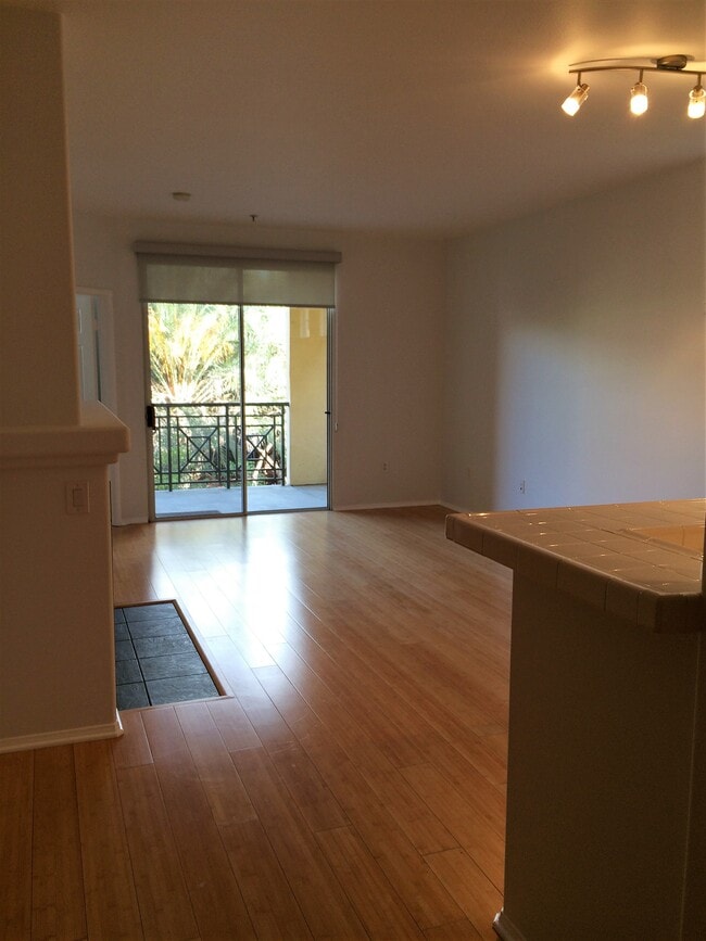 Photo - 13075 Pacific Promenade Unidad 319 Rental