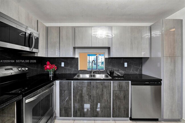 Photo - 431 SE 3rd St Unit 402