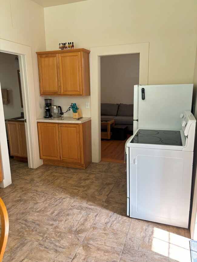 Photo - 308 W Washington Ave Unidad 2