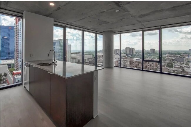 Photo - 2107 S Wabash Ave