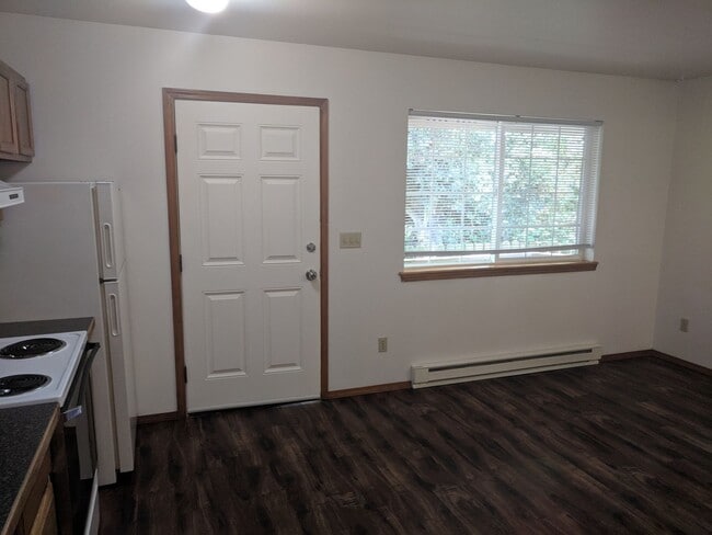 Photo - CUTE, EFFICIENT STUDIO Unit 3335-4