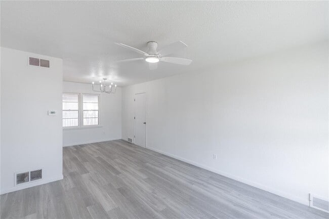 Photo - 2333 Eagle Dr