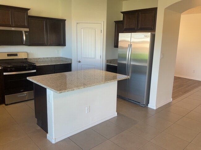 Photo - 904 Crown Ct NE