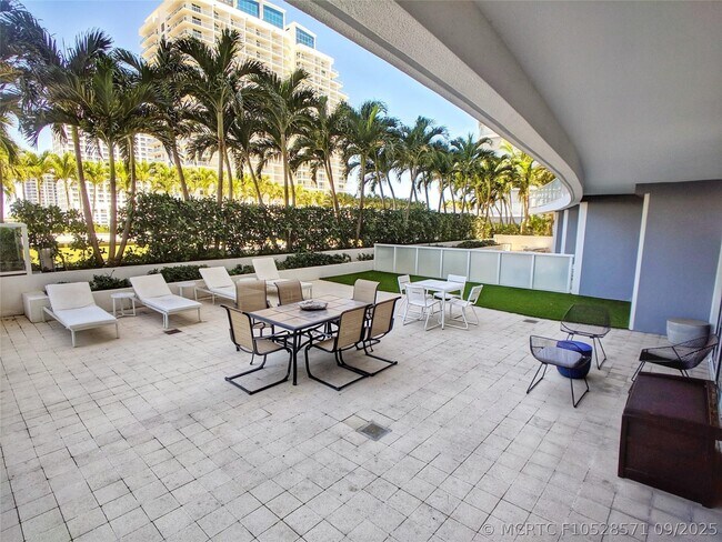 Building Photo - 3101 Bayshore Dr Unit 506