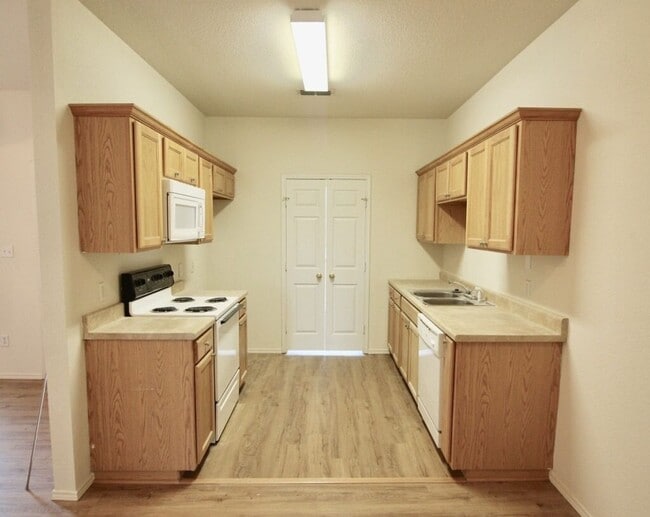 Photo - 112-114 Collett Court Unit 114 Collett Court