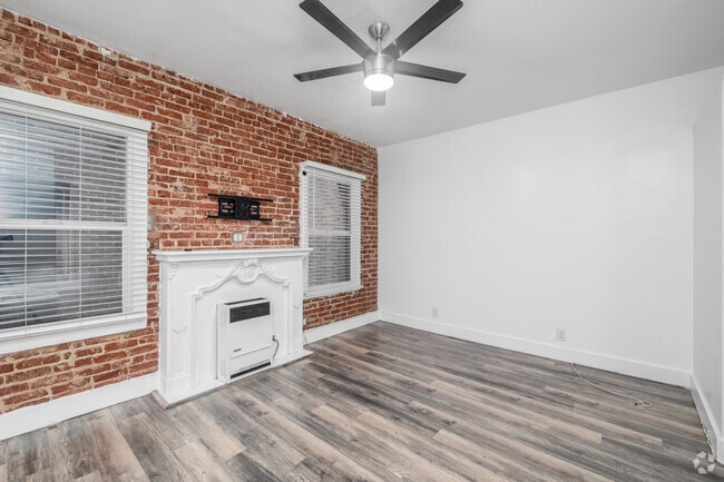 Studio - 420SF - Living Space - 307 N Rampart Blvd