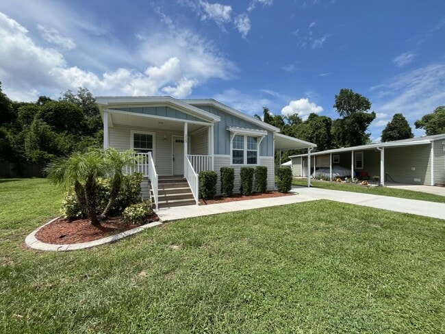 Photo - 115 Poinsettia Dr