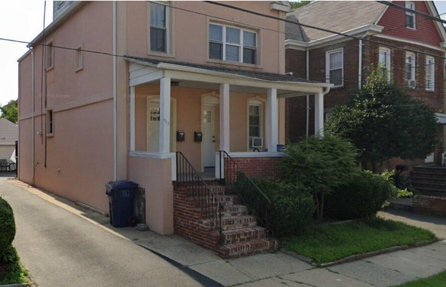 Building Photo - 467 Washington Ave Unit 1