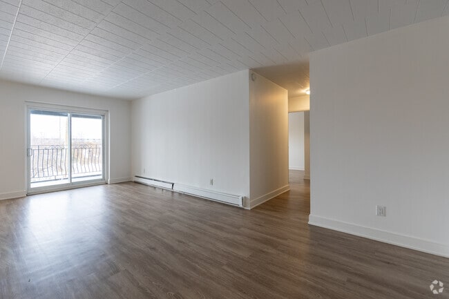 2BR, 1BA - 944SF - Living Room