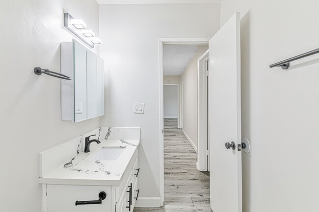 Photo - 125 E Spring St Unidad 09