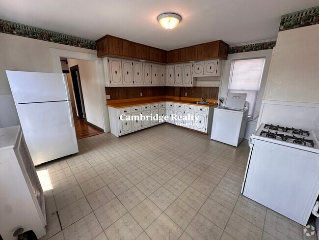 Building Photo - 547 Broadway Unit 2R Rental
