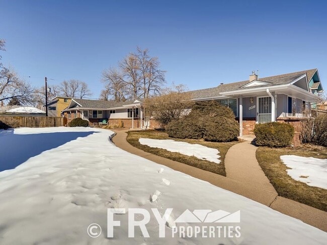 Building Photo - Spacious Updated Berkeley Triplex Unit 4431 Osceola