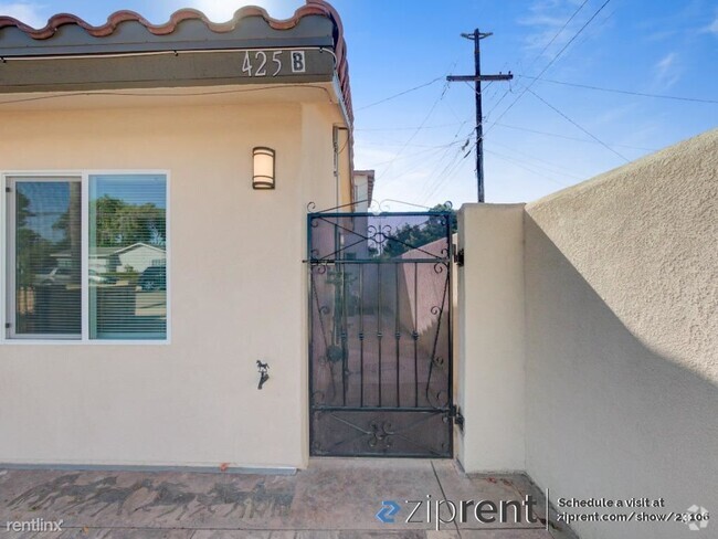 Building Photo - 1 br, 1 bath Triplex - 425 East Hermosa St... Rental