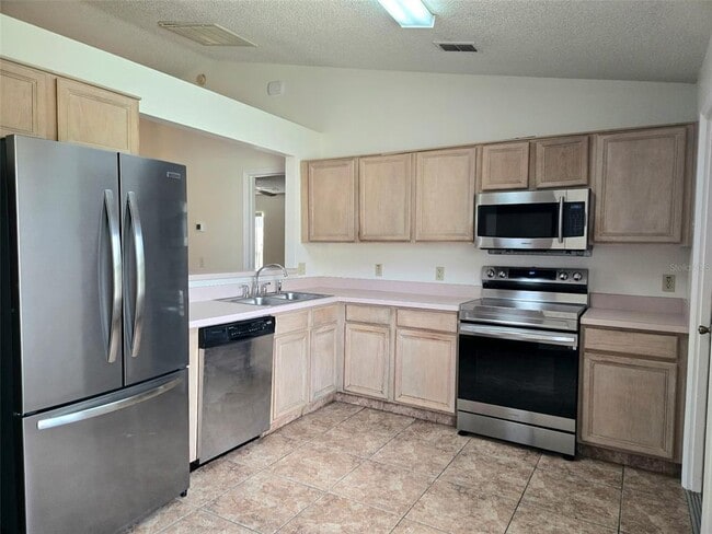 Photo - 611 Cotulla Dr