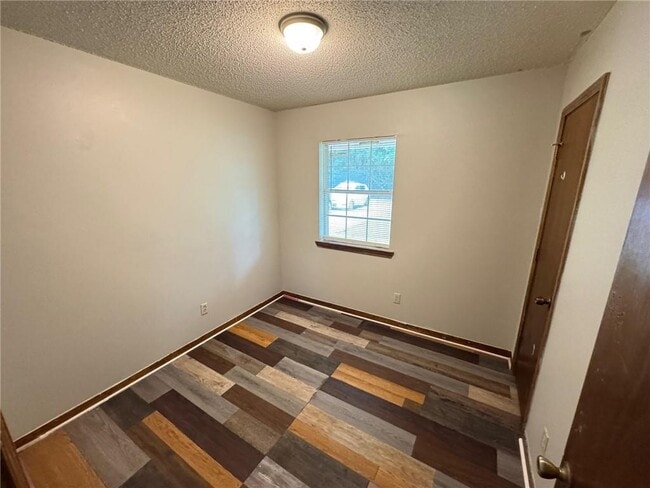 Photo - 19435 Gaston St