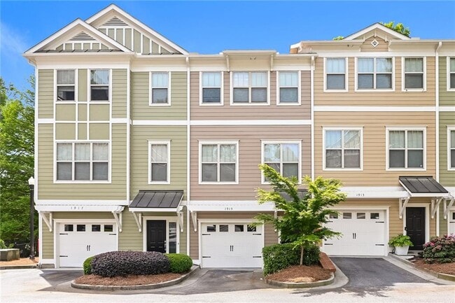 Building Photo - 1915 Sterling Oaks Cir NE