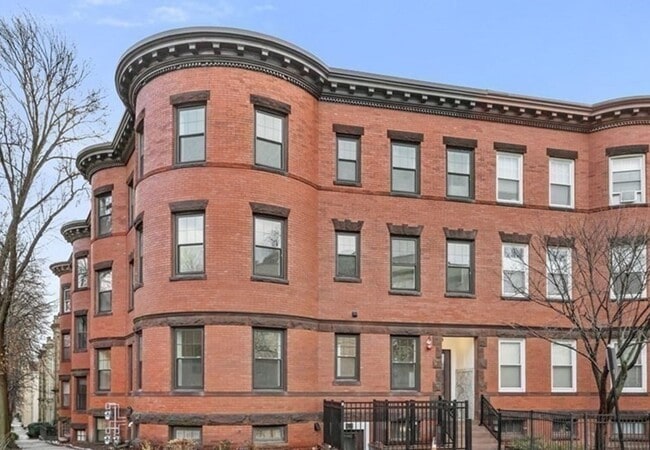 Building Photo - 65 Pleasant St Unit 1