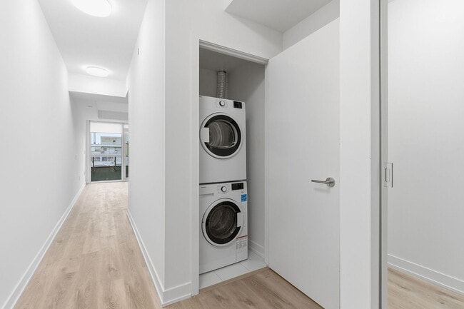 Photo - 110-4110 Broadway Ave