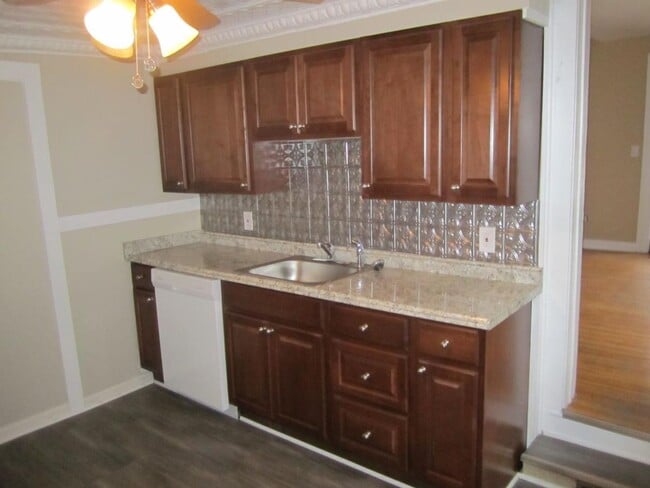 Photo - 2 Bedroom House!