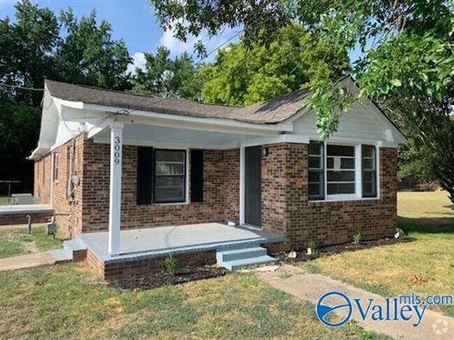 Building Photo - Spacious 4 bedroom brick ranch!  Minutes f... Rental