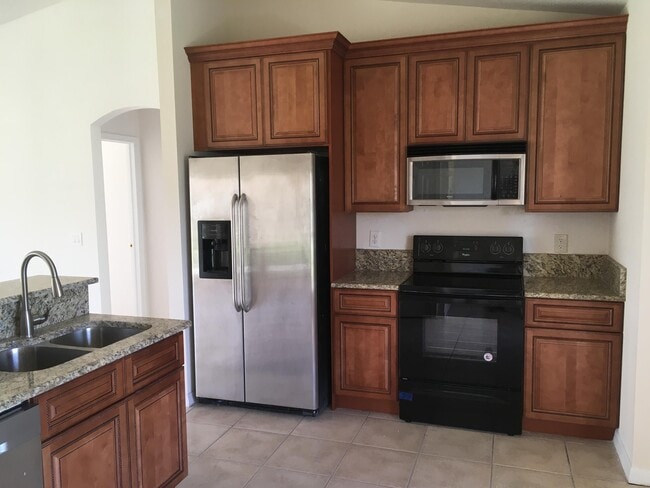 Photo - 632 SW Granadeer St