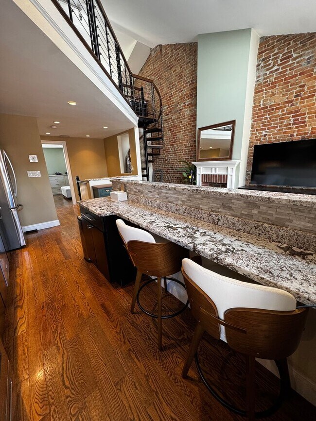 Building Photo - 1 bed 1.5 bath with roof deck, no undergrads, central air, W/D in unit