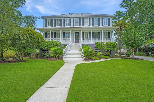 Photo - Stunning executive home in Park West with ...