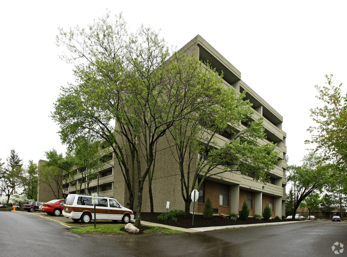 Photo - Pinzone Tower Apartments