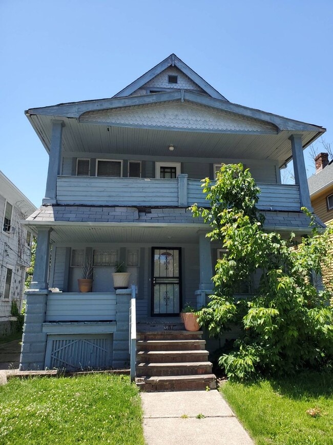 Building Photo - 2760 E 122nd St Unit Down