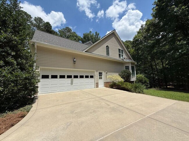 Photo - 3021 Hickory Tree Pl