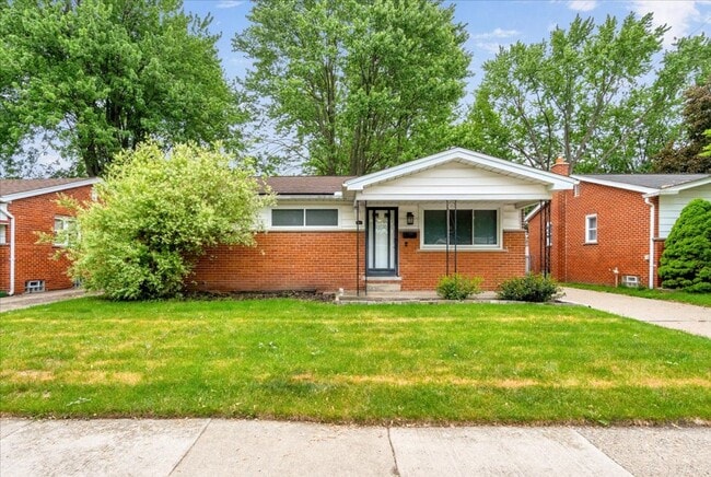 Building Photo - Charming Madison Heights Home with Garage and Fenced Yard