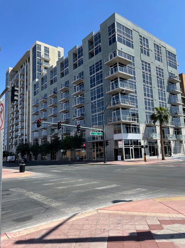 Photo - Exceptional Hi Rise Living Unit 743
