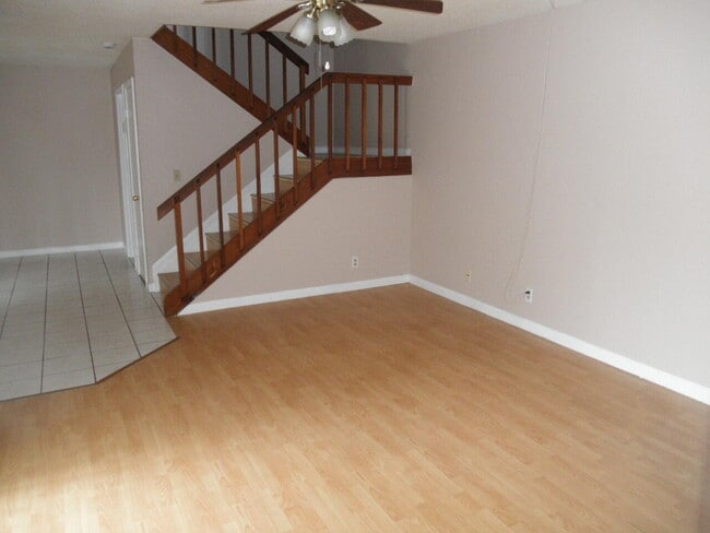 571 Springdale Cir