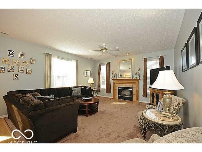 Photo - 1367 Hinault Way