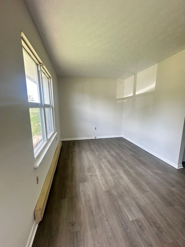 Photo - Apartment for Rent in Broadway