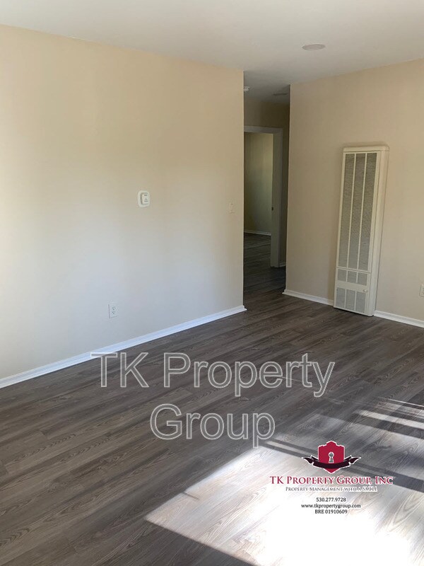 Photo - 533 Jenkins St