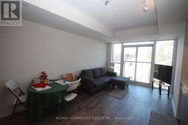 Photo - 1630 Queen St E Unité 303