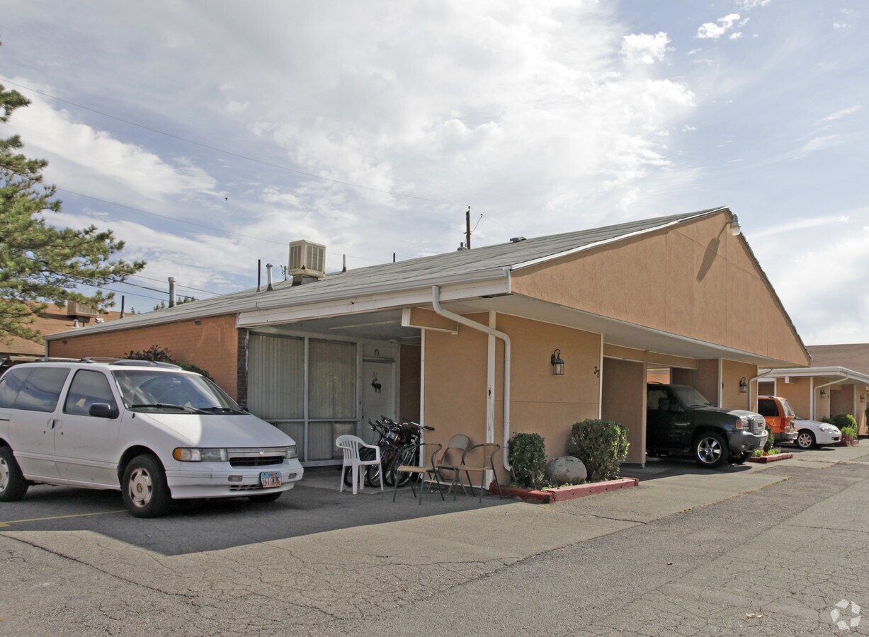 Photo - Oxford Court Duplexes Apartments