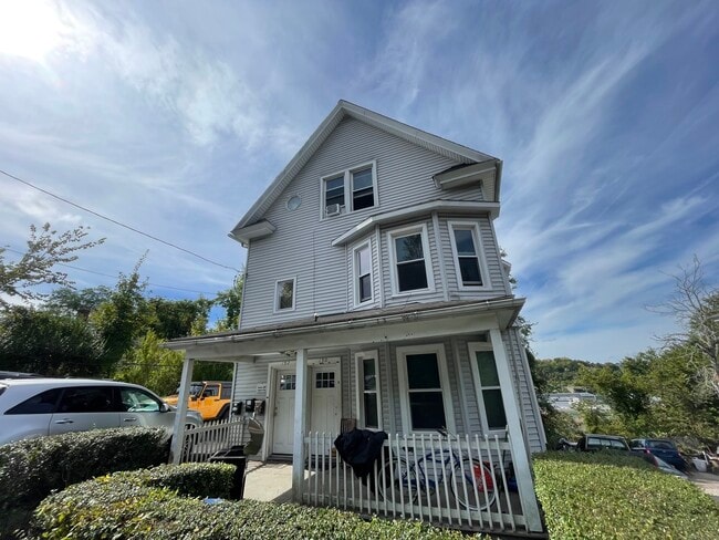 Building Photo - 152 Wolcott St Unit 2