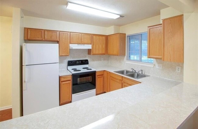 Photo - 1259 Lovett St