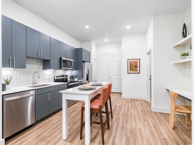 Photo - 641 W Crosstimbers St Apartment Unit A3.518