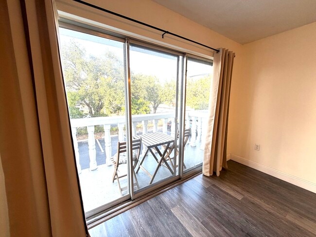 Building Photo - 3704 Broadway Unit 216