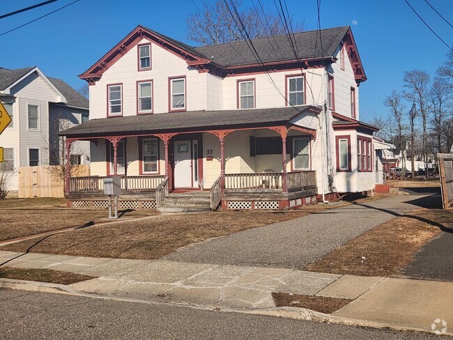 Building Photo - 37 Jennings Ave Unit 5 Rental