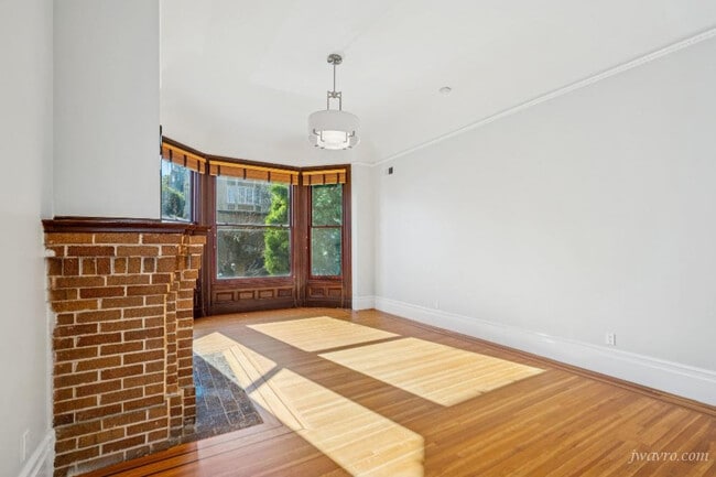 Photo - 860 Waller St Unit 2