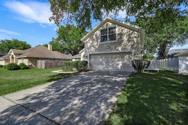 Photo - 1704 Dartmoor Ln