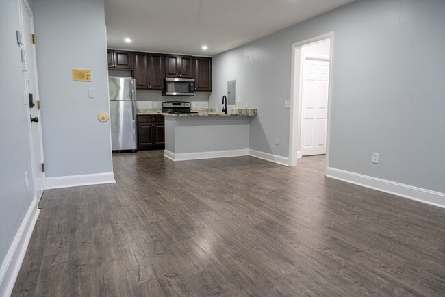 Photo - 225 S Main St Unidad 7