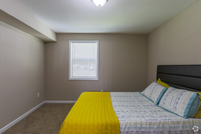 1BR, 1BA - 650 SF