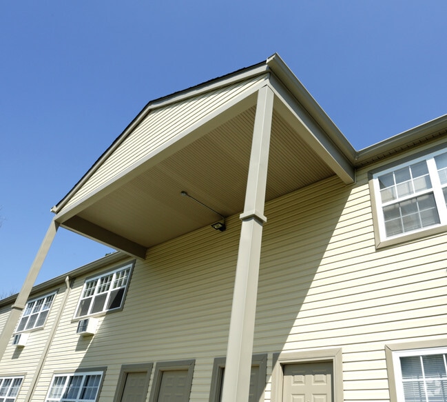 Patten Point Stores - Patten Point Apartments