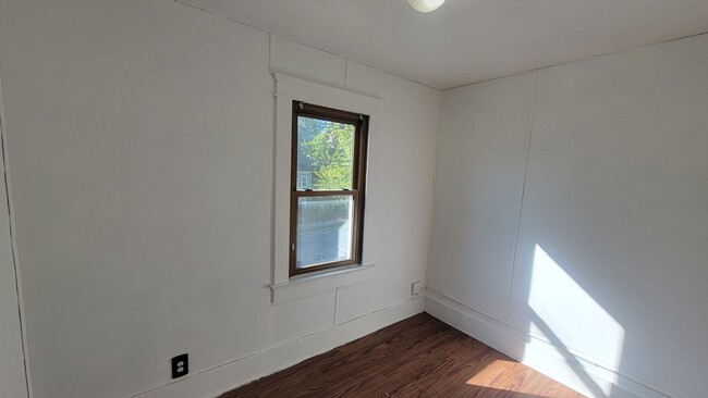 Photo - 421 E Thornton St