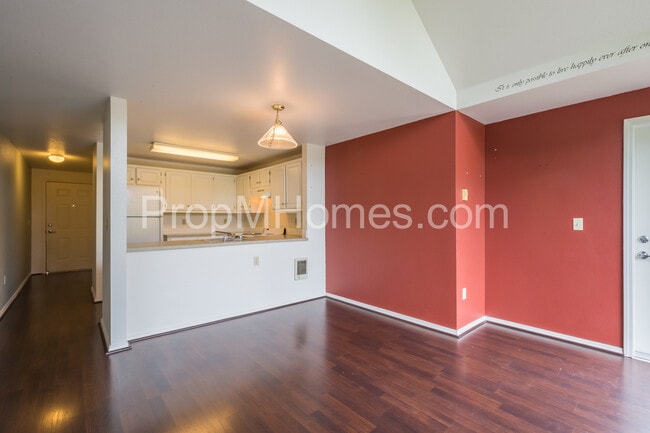 Photo - Courtyards at Springville - Great 2/2 Upper Level Condominium Available Now Unidad G16